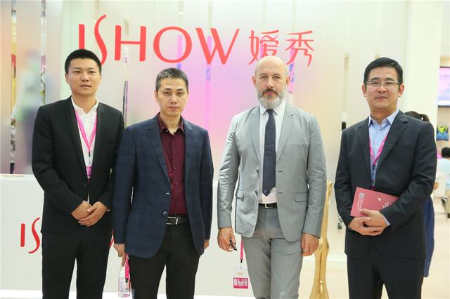 維密創(chuàng)意總監(jiān)RENE現身深圳內衣展 暢談中國內衣之道