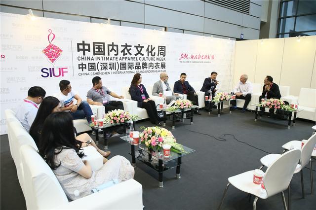 維密創(chuàng)意總監(jiān)RENE現身深圳內衣展 暢談中國內衣之道