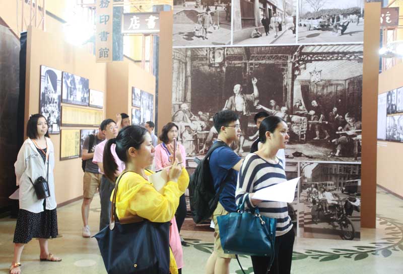6月20日“日出東方-上海市紀念中國共產黨成立95周年主題展”開展(圖1)